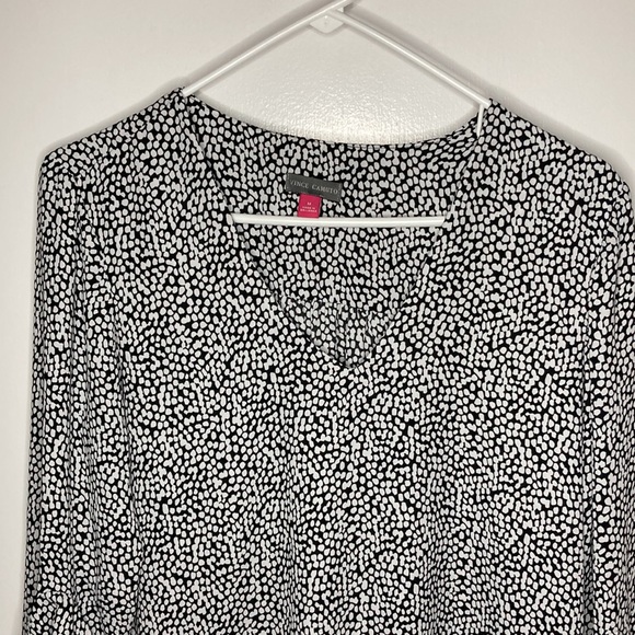 Vince Camuto Black and White V Neck, Ruffle Sleeve Blouse. Size M - Picture 3 of 11